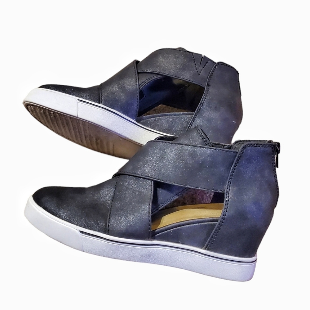 Maurices Black wedge Sneaker/Sandal size 8 US. - Picture 2 of 8